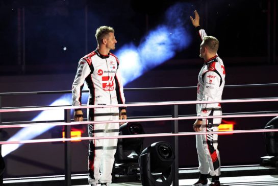 (L to R): Nico Hulkenberg (GER) Haas F1 Team and Kevin Magnussen (DEN) Haas F1 Team - Opening Ceremony.
15.11.2023. Formula 1 World Championship, Rd 22, Las Vegas Grand Prix, Las Vegas, Nevada, USA, Preparation Day.
- www.xpbimages.com, EMail: requests@xpbimages.com © Copyright: Bearne / XPB Images