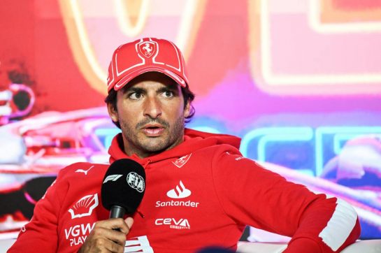 Carlos Sainz Jr (ESP) Ferrari in the FIA Press Conference.
15.11.2023. Formula 1 World Championship, Rd 22, Las Vegas Grand Prix, Las Vegas, Nevada, USA, Preparation Day.
- www.xpbimages.com, EMail: requests@xpbimages.com © Copyright: XPB Images