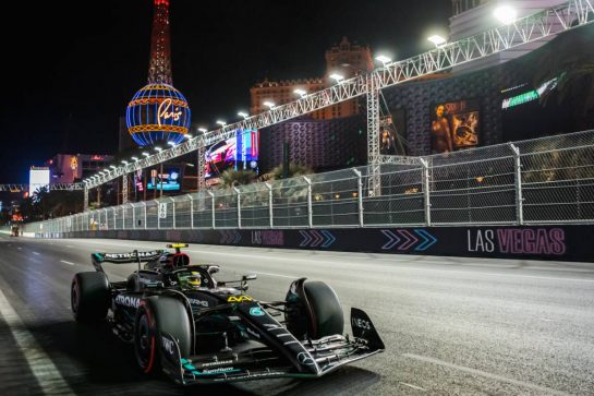 Lewis Hamilton (GBR) Mercedes AMG F1 W14.
16.11.2023. Formula 1 World Championship, Rd 22, Las Vegas Grand Prix, Las Vegas, Nevada, USA, Practice Day.
- www.xpbimages.com, EMail: requests@xpbimages.com © Copyright: Bearne / XPB Images
