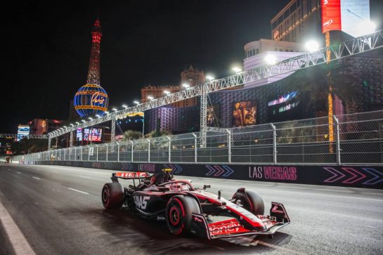 Nico Hulkenberg (GER) Haas VF-23.
16.11.2023. Formula 1 World Championship, Rd 22, Las Vegas Grand Prix, Las Vegas, Nevada, USA, Practice Day.
- www.xpbimages.com, EMail: requests@xpbimages.com © Copyright: Bearne / XPB Images