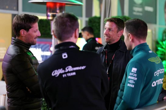 (L to R): Romain Grosjean (FRA) with Jenson Button (GBR) Sky Sports F1 Presenter / Williams Racing Senior Advisor and Stoffel Vandoorne (BEL) Aston Martin F1 Team Test and Reserve Driver.
16.11.2023. Formula 1 World Championship, Rd 22, Las Vegas Grand Prix, Las Vegas, Nevada, USA, Practice Day.
- www.xpbimages.com, EMail: requests@xpbimages.com © Copyright: Staley / XPB Images