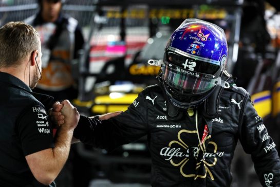 Valtteri Bottas (FIN) Alfa Romeo F1 Team celebrates in qualifying parc ferme.
17.11.2023. Formula 1 World Championship, Rd 22, Las Vegas Grand Prix, Las Vegas, Nevada, USA, Qualifying Day.
- www.xpbimages.com, EMail: requests@xpbimages.com © Copyright: Moy / XPB Images