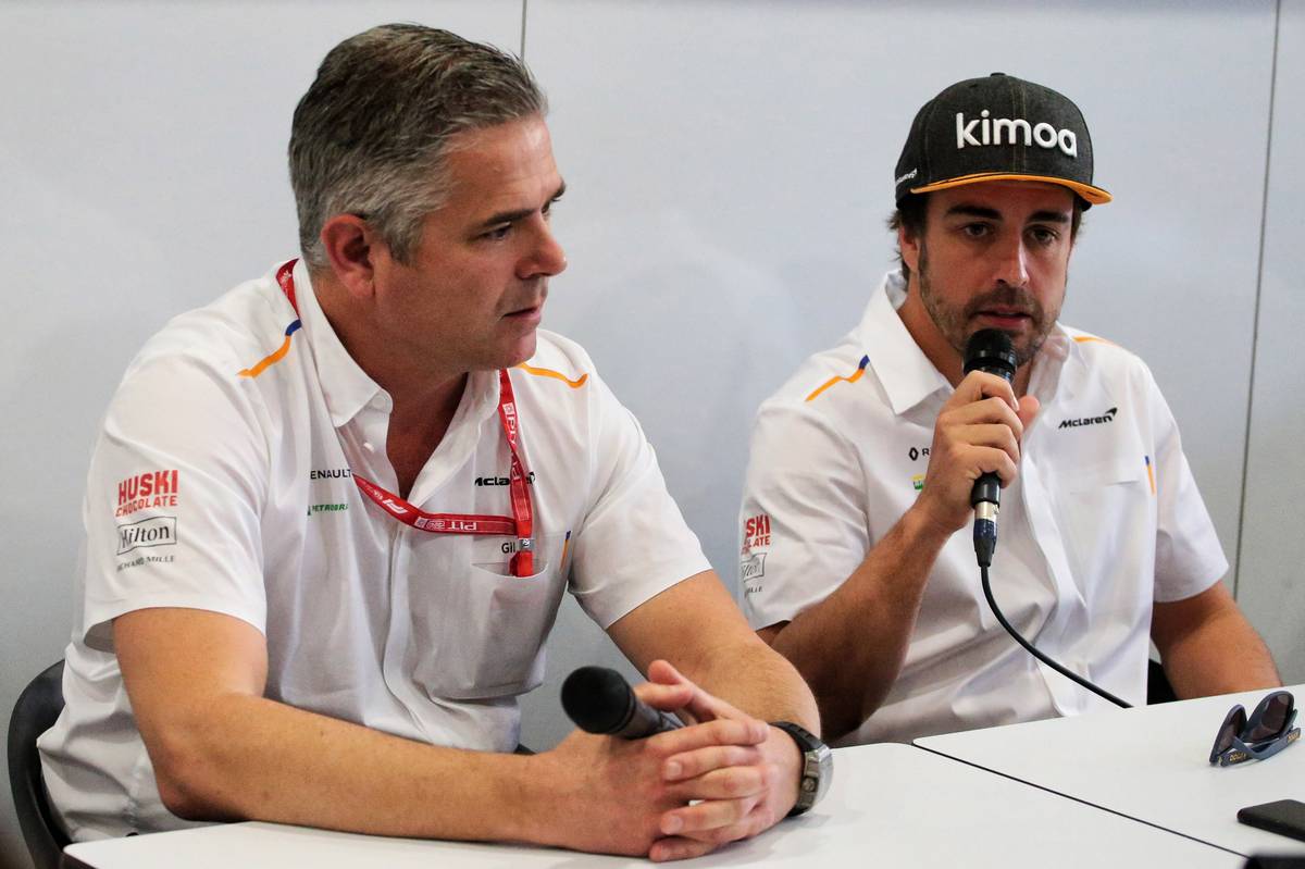 (L to R): Gil de Ferran (BRA) McLaren Sporting Director with Fernando Alonso (ESP) McLaren. 29.03.2019. Formula 1 World Championship, Rd 2, Bahrain Grand Prix, Sakhir, Bahrain, Practice Day - www.xpbimages.com, EMail: requests@xpbimages.com - copy of publication required for printed pictures. Every used picture is fee-liable. &copy; Copyright: Batchelor / XPB Images