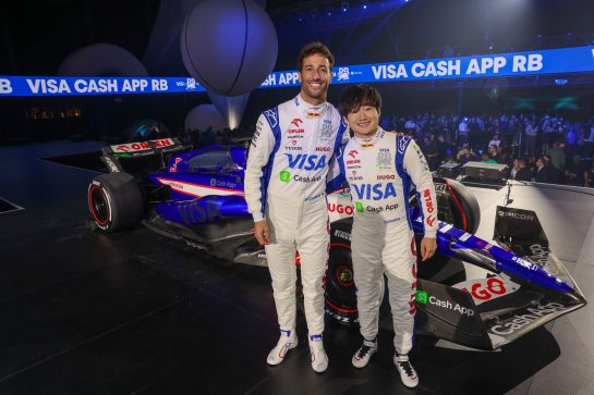 2024 Visa Cash App RB Car Launch in Las Vegas LAS VEGAS, NEVADA - FEBRUARY 08: Daniel Ricciardo of Australia and Visa Cash App RB and Yuki Tsunoda of Japan and Visa Cash App RB pose for a photo with the Visa Cash App RB VCARB 01 at the Visa Cash App RB Livery Launch Event Las Vegas on February 08, 2024 in Las Vegas, Nevada. (Photo by Jesse Grant/Getty Images for Visa Cash App RB) // Getty Images / Red Bull Content Pool // SI202402090079 // Usage for editorial use only //