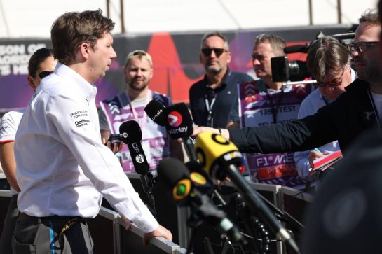 James Vowles (GBR) Williams Racing Team Principal.
21.02.2024. Formula 1 Testing, Sakhir, Bahrain, Day One.
- www.xpbimages.com, EMail: requests@xpbimages.com © Copyright: Bearne / XPB Images