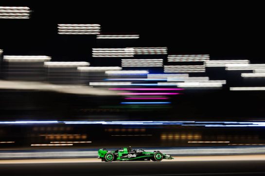 Zhou Guanyu (CHN) Sauber C44.
21.02.2024. Formula 1 Testing, Sakhir, Bahrain, Day One.
- www.xpbimages.com, EMail: requests@xpbimages.com © Copyright: Bearne / XPB Images