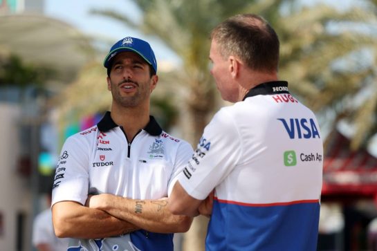 (L to R): Daniel Ricciardo (AUS) RB with Alan Permane (GBR) RB Sporting Director.
28.02.2024. Formula 1 World Championship, Rd 1, Bahrain Grand Prix, Sakhir, Bahrain, Preparation Day.
- www.xpbimages.com, EMail: requests@xpbimages.com &copy; Copyright: Batchelor / XPB Images