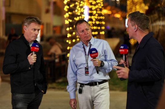 (L to R): Simon Lazenby (GBR) Sky Sports F1 TV Presenter with Martin Brundle (GBR) Sky Sports Commentator and Craig Slater (GBR) Sky Sports F1 Reporter.
28.02.2024. Formula 1 World Championship, Rd 1, Bahrain Grand Prix, Sakhir, Bahrain, Preparation Day.
 - www.xpbimages.com, EMail: requests@xpbimages.com &copy; Copyright: Staley / XPB Images
