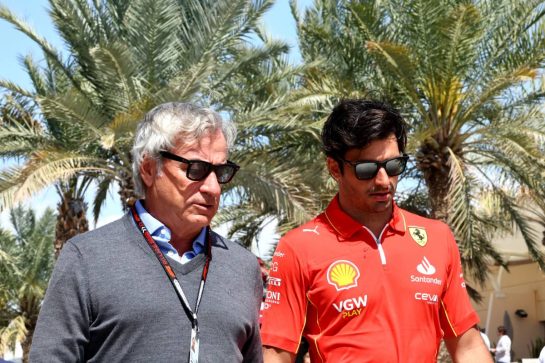 (L to R): Carlos Sainz (ESP) with his son Carlos Sainz Jr (ESP) Ferrari.
29.02.2024. Formula 1 World Championship, Rd 1, Bahrain Grand Prix, Sakhir, Bahrain, Practice Day
- www.xpbimages.com, EMail: requests@xpbimages.com © Copyright: Batchelor / XPB Images