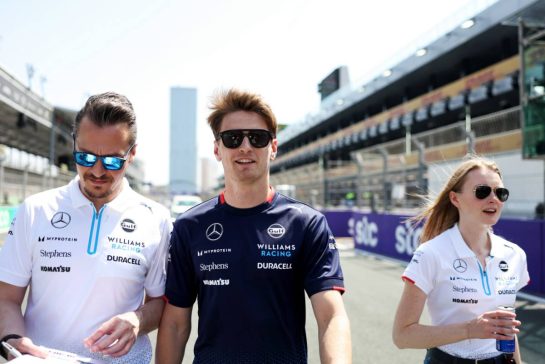 Logan Sargeant (USA) Williams Racing walks the circuit with Gaetan Jego, Williams Racing Race Engineer and Elizabeth Wood Boyer (GBR) Williams Racing Performance Engineer.
06.03.2024. Formula 1 World Championship, Rd 2, Saudi Arabian Grand Prix, Jeddah, Saudi Arabia, Preparation Day.
- www.xpbimages.com, EMail: requests@xpbimages.com © Copyright: Bearne / XPB Images