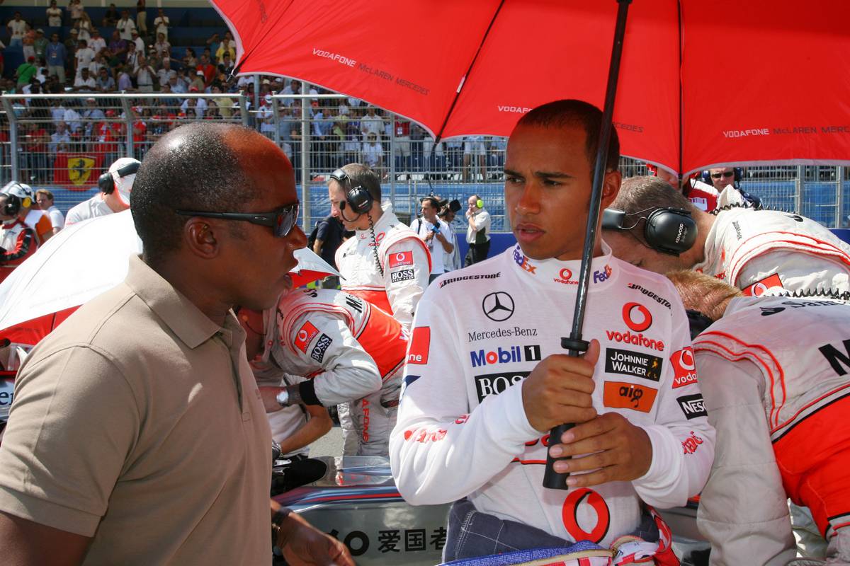 Hamilton: Parental involvement in F1 career ‘a thin line to walk’
