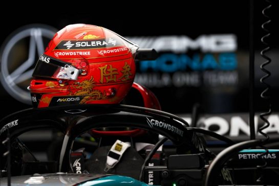 The helmet of George Russell (GBR) Mercedes AMG F1 W15.
18.04.2024. Formula 1 World Championship, Rd 5, Chinese Grand Prix, Shanghai, China, Preparation Day.
 - www.xpbimages.com, EMail: requests@xpbimages.com &copy; Copyright: Coates / XPB Images