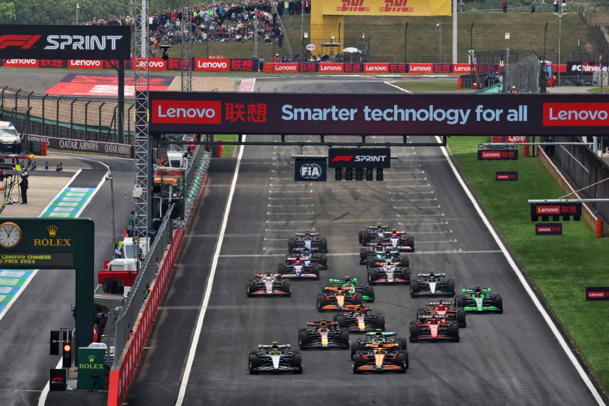 Lando Norris (GBR) McLaren MCL38 and Lewis Hamilton (GBR) Mercedes AMG F1 W15 at the start of Sprint.
20.04.2024. Formula 1 World Championship, Rd 5, Chinese Grand Prix, Shanghai, China, Sprint and Qualifying Day.
- www.xpbimages.com, EMail: requests@xpbimages.com © Copyright: Batchelor / XPB Images
