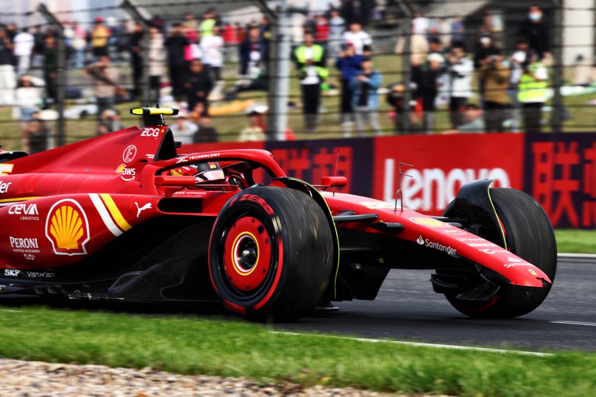 Carlos Sainz Jr (ESP) Ferrari SF-24 with a broken front wing in qualifying.
20.04.2024. Formula 1 World Championship, Rd 5, Chinese Grand Prix, Shanghai, China, Sprint and Qualifying Day.
- www.xpbimages.com, EMail: requests@xpbimages.com &copy; Copyright: Batchelor / XPB Images
