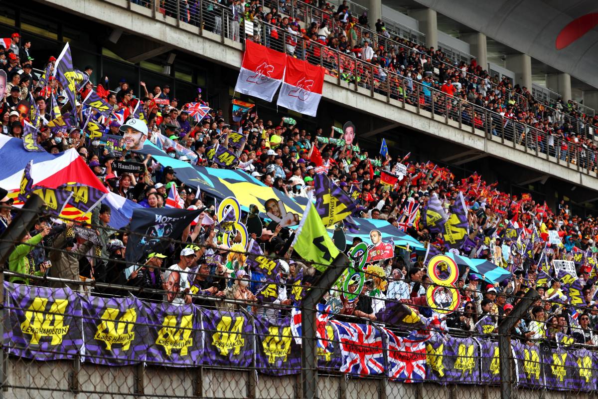 Chinese GP: Verstappen in a league of his own once again