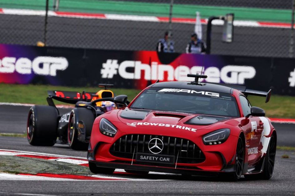 Max Verstappen (NLD) Red Bull Racing RB20 leads behind the Mercedes FIA Safety Car. 21.04.2024. Formula 1 World Championship, Rd 5, Chinese Grand Prix, Shanghai, China, Race Day. - www.xpbimages.com, EMail: requests@xpbimages.com © Copyright: Batchelor / XPB Images