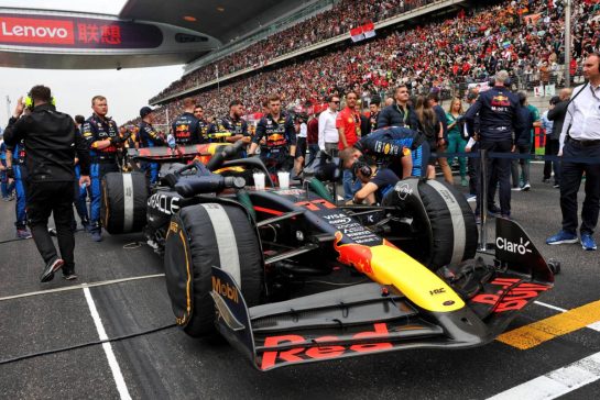 Sergio Perez (MEX) Red Bull Racing RB20 on the grid.
21.04.2024. Formula 1 World Championship, Rd 5, Chinese Grand Prix, Shanghai, China, Race Day.
- www.xpbimages.com, EMail: requests@xpbimages.com © Copyright: Rew / XPB Images