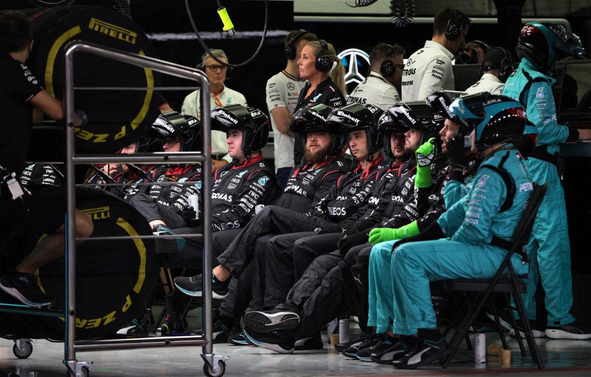 Mercedes F1 Mechanics - Pit crew