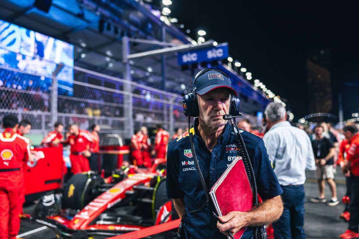 Adrian Newey (GBR) Red Bull Racing Chief Technical Officer looks at Oliver Bearman (GBR) Ferrari SF-24 Reserve Driver on the grid. 09.03.2024. Formula 1 World Championship, Rd 2, Saudi Arabian Grand Prix, Jeddah, Saudi Arabia, Race Day. - www.xpbimages.com, EMail: requests@xpbimages.com © Copyright: Bearne / XPB Images