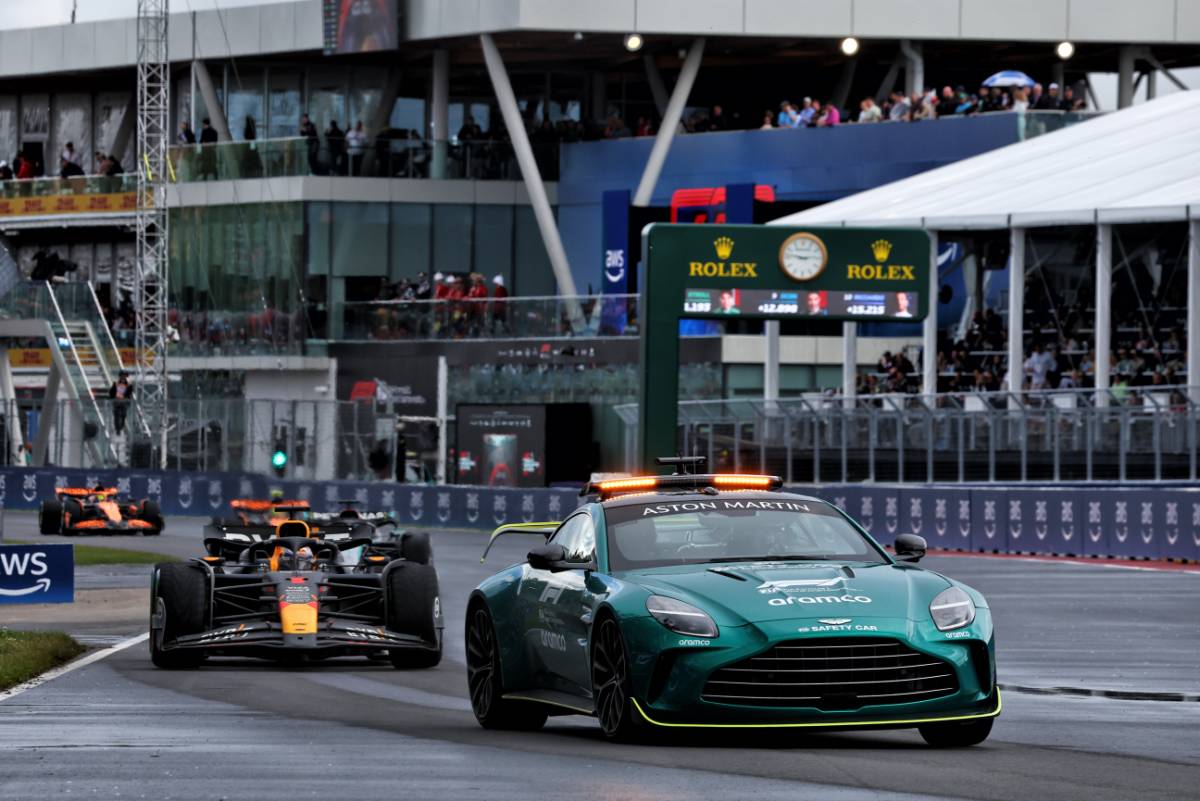 Max Verstappen (NLD) Red Bull Racing RB20 leads behind the Aston Martin FIA Safety Car.
09.06.2024. Formula 1 World Championship, Rd 9, Canadian Grand Prix, Montreal, Canada, Race Day.
- www.xpbimages.com, EMail: requests@xpbimages.com © Copyright: Charniaux / XPB Images