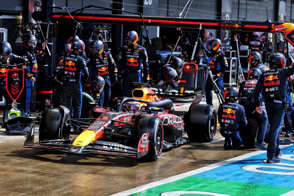Max Verstappen (NLD) Red Bull Racing RB20 makes a pit stop. 07.07.2024. Formula 1 World Championship, Rd 12, British Grand Prix, Silverstone, England, Race Day. - www.xpbimages.com, EMail: requests@xpbimages.com &copy; Copyright: Batchelor / XPB Images