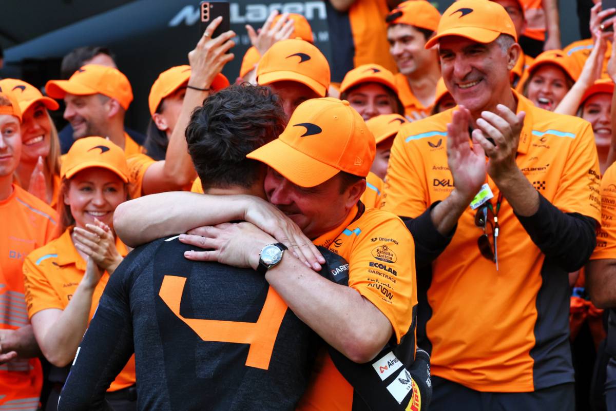 Race winner Lando Norris (GBR) McLaren celebrates with the team.
05.05.2024. Formula 1 World Championship, Rd 6, Miami Grand Prix, Miami, Florida, USA, Race Day.
- www.xpbimages.com, EMail: requests@xpbimages.com © Copyright: Coates / XPB Images