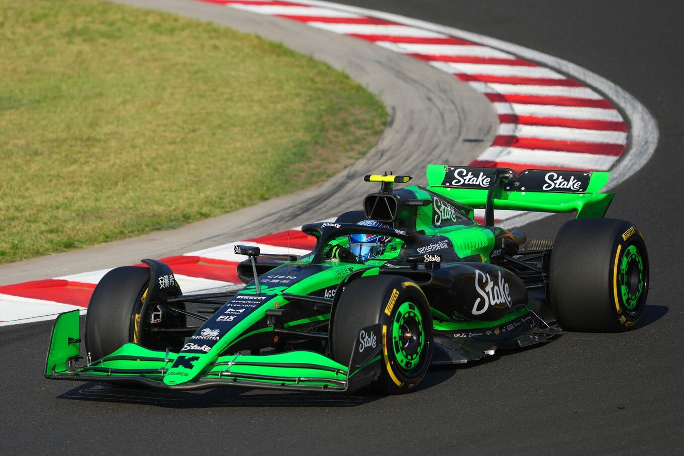 Villeneuve: ‘Luggage of cash’, not results, keeping Zhou in F1