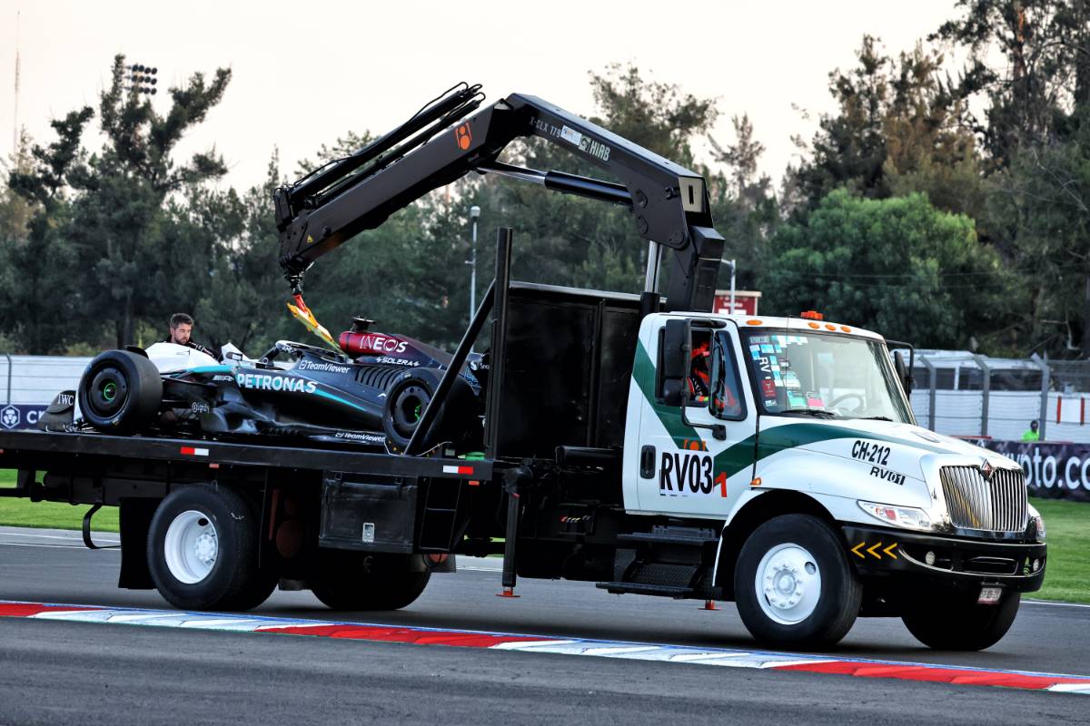 The Mercedes AMG F1 W15 of George Russell (GBR) Mercedes AMG F1 is recovered back to the pits on the back of a truck after he crashed in the second practice session. 10/25/2024. Formula 1 World Championship, Rd 20, Mexican Grand Prix, Mexico City, Mexico, Practice Day. - www.xpbimages.com, EMail: requests@xpbimages.com &copy; Copyright: Charniaux / XPB Images