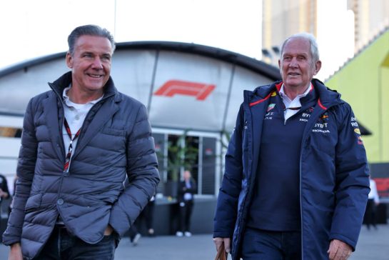 (L to R): Raymond Vermeulen (NLD) Driver Manager with Dr Helmut Marko (AUT) Red Bull Motorsport Consultant.
21.11.2024. Formula 1 World Championship, Rd 22, Las Vegas Grand Prix, Las Vegas, Nevada, USA, Practice Day
- www.xpbimages.com, EMail: requests@xpbimages.com &copy; Copyright: Bearne / XPB Images