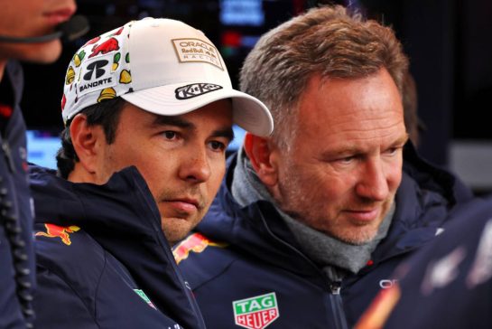 (L to R): Sergio Perez (MEX) Red Bull Racing with Christian Horner (GBR) Red Bull Racing Team Principal.
21.11.2024. Formula 1 World Championship, Rd 22, Las Vegas Grand Prix, Las Vegas, Nevada, USA, Practice Day
- www.xpbimages.com, EMail: requests@xpbimages.com &copy; Copyright: Batchelor / XPB Images