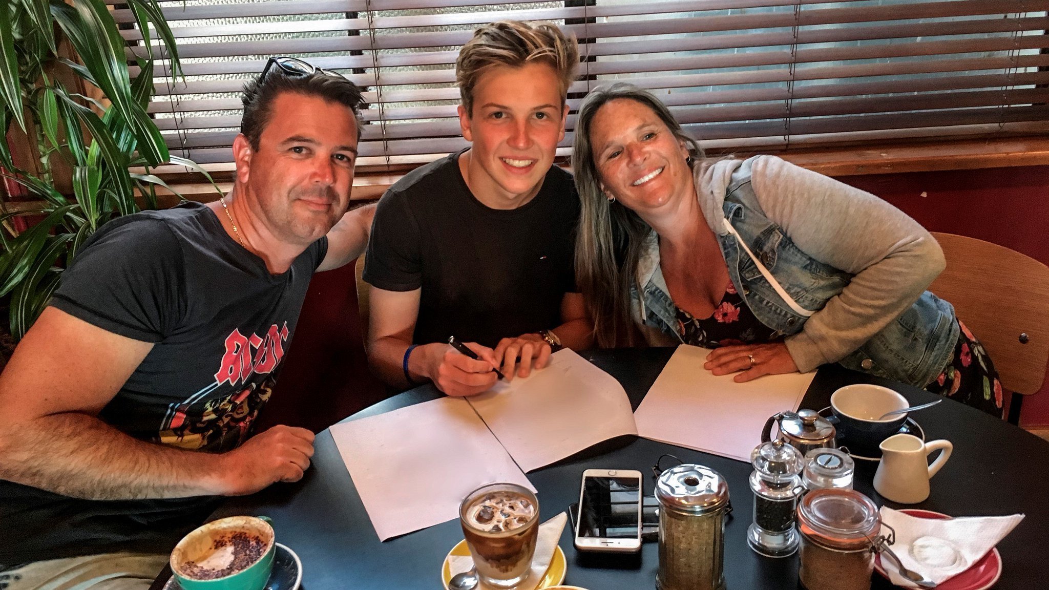 Lawson got telling-off from father after spat with Perez in Mexico