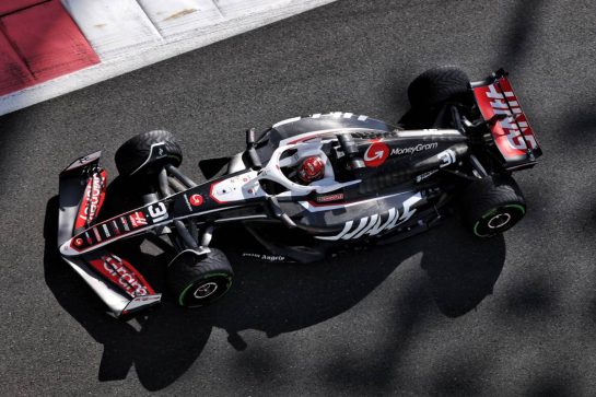 Esteban Ocon (FRA) Haas VF-24.
10.12.2024. Formula 1 Testing, Yas Marina Circuit, Abu Dhabi, Tuesday.
- www.xpbimages.com, EMail: requests@xpbimages.com © Copyright: Bearne / XPB Images