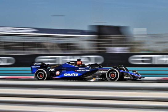 Carlos Sainz Jr (ESP) Williams Racing FW46.
10.12.2024. Formula 1 Testing, Yas Marina Circuit, Abu Dhabi, Tuesday.
- www.xpbimages.com, EMail: requests@xpbimages.com © Copyright: Price / XPB Images
