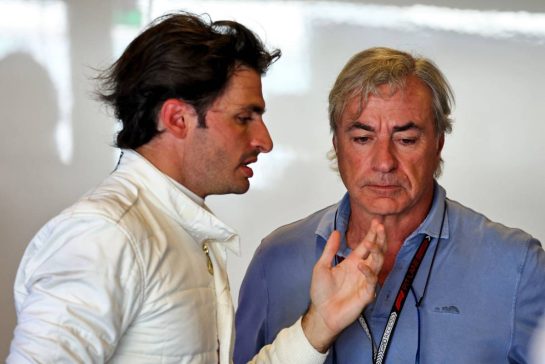 (L to R): Carlos Sainz Jr (ESP) Williams Racing with his father Carlos Sainz (ESP).
10.12.2024. Formula 1 Testing, Yas Marina Circuit, Abu Dhabi, Tuesday.
- www.xpbimages.com, EMail: requests@xpbimages.com © Copyright: Moy / XPB Images