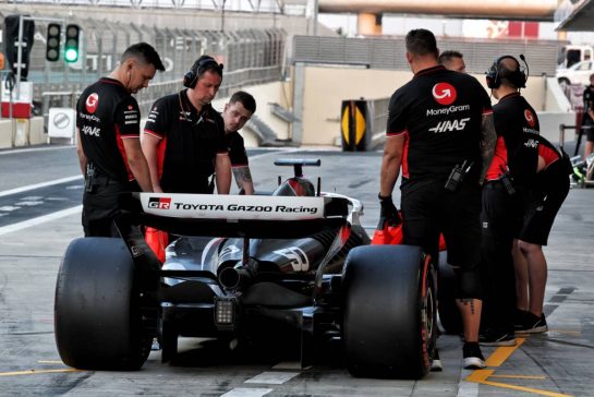 Ryo Hirakawa (JPN) Haas VF-24 Test Driver.
10.12.2024. Formula 1 Testing, Yas Marina Circuit, Abu Dhabi, Tuesday.
- www.xpbimages.com, EMail: requests@xpbimages.com © Copyright: Moy / XPB Images
