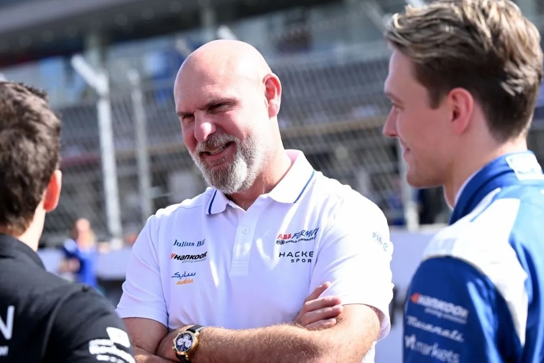 Verstappen and Formula E boss unite for 0k charity donation
