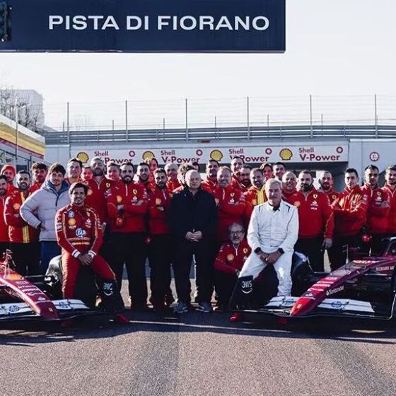 Sainz bids farewell to Ferrari with father and son track day