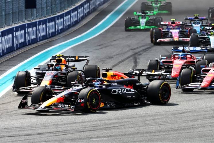 Max Verstappen (NLD) Red Bull Racing RB20 leads a late braking team mate Sergio Perez (MEX) Red Bull Racing RB20 at the start of the race. 05.05.2024. Formula 1 World Championship, Rd 6, Miami Grand Prix, Miami, Florida, USA, Race Day. - www.xpbimages.com, EMail: requests@xpbimages.com &copy; Copyright: Staley / XPB Images