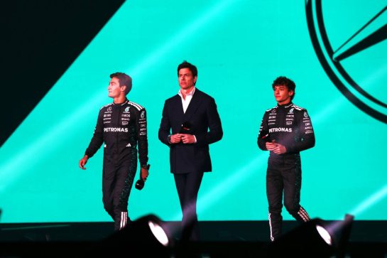 (L to R): George Russell (GBR) Mercedes AMG F1 with Toto Wolff (GER) Mercedes AMG F1 Shareholder and Executive Director and Andrea Kimi Antonelli (ITA) Mercedes AMG F1.
18.02.2025. Formula One World Championship, F1 75 Live. O2 Arena, London, England.
- www.xpbimages.com, EMail: requests@xpbimages.com &copy; Copyright: Batchelor / XPB Images