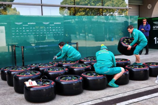 Aston Martin F1 Team mechanics with Pirelli tyres.
20.03.2025. Formula 1 World Championship, Rd 2, Chinese Grand Prix, Shanghai, China, Preparation Day.
- www.xpbimages.com, EMail: requests@xpbimages.com © Copyright: Batchelor / XPB Images