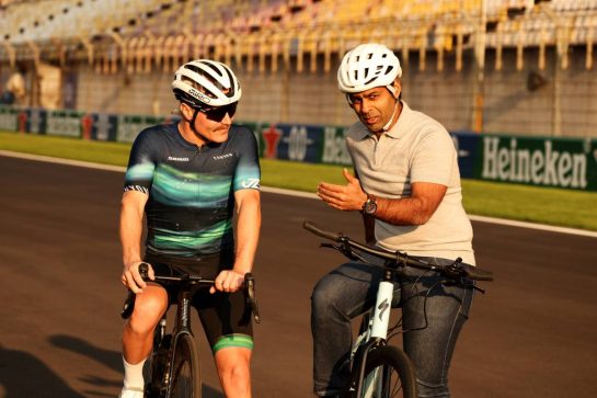 (L to R): Valtteri Bottas (FIN) Mercedes AMG F1 Reserve Driver with Karun Chandhok (IND) Sky Sports F1 Presenter.
20.03.2025. Formula 1 World Championship, Rd 2, Chinese Grand Prix, Shanghai, China, Preparation Day.
- www.xpbimages.com, EMail: requests@xpbimages.com © Copyright: Bearne / XPB Images