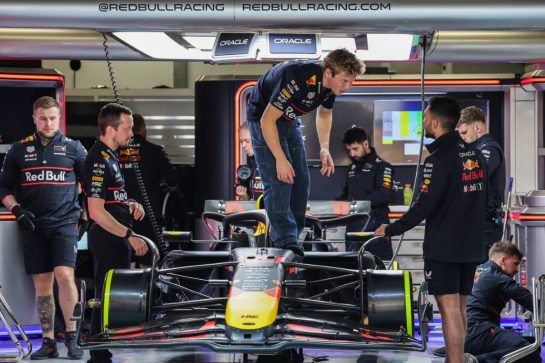 Liam Lawson (NZL), Red Bull Racing
20.03.2025. Formula 1 World Championship, Rd 2, Chinese Grand Prix, Shanghai, China, Preparation Day.
- www.xpbimages.com, EMail: requests@xpbimages.com © Copyright: Charniaux / XPB Images