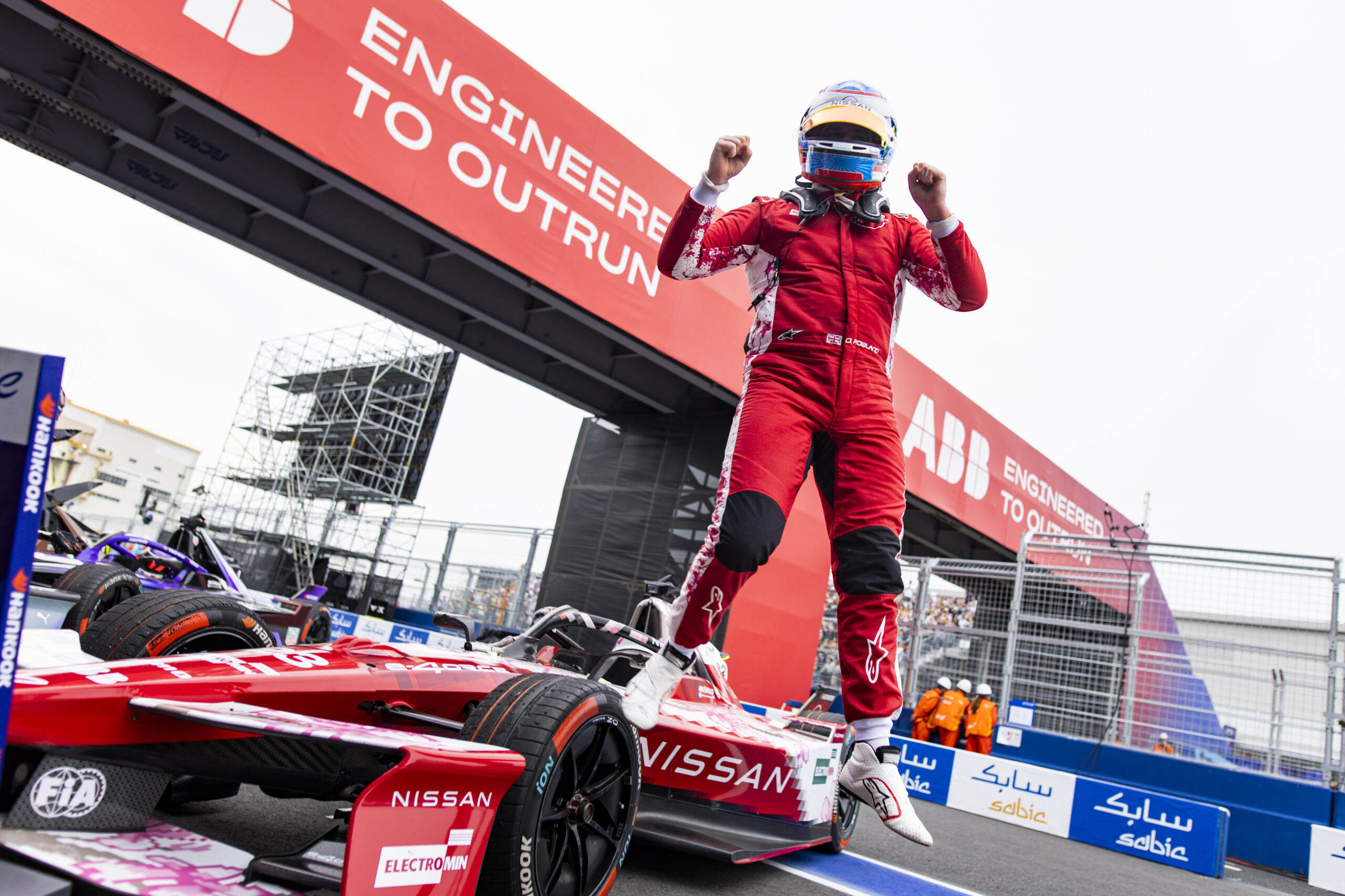 ROWLAND REIGNS IN TOKYO AS CHAMPIONSHIP LEADER CHARGES TO VICTORY ON NISSAN’S HOME SOIL