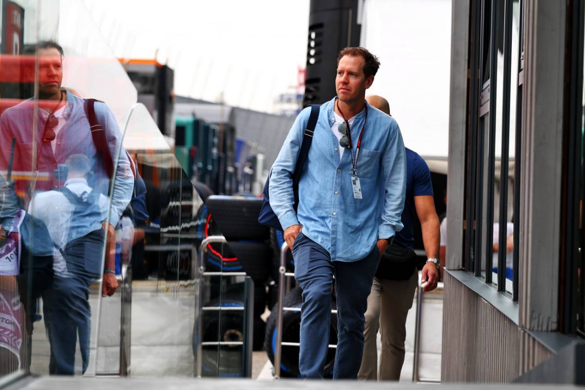 Vettel confirms talks with Marko over Red Bull return
