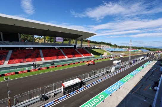 Circuit atmosphere - new grandstand on the start / finish straight.
31.07.2025. Formula 1 World Championship, Rd 14, Hungarian Grand Prix, Budapest, Hungary, Preparation Day.
- www.xpbimages.com, EMail: requests@xpbimages.com © Copyright: Moy / XPB Images