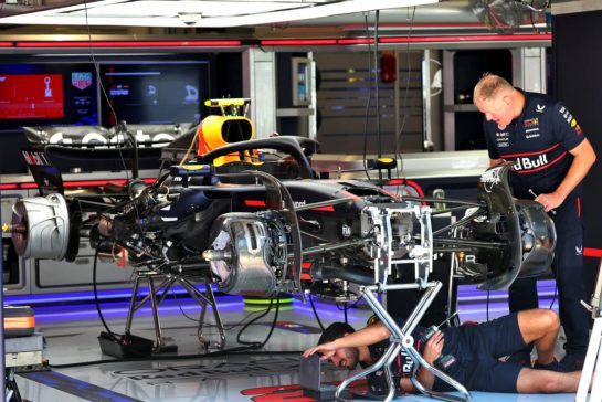 Red Bull Racing RB21 being prepared in the pit garage.
31.07.2025. Formula 1 World Championship, Rd 14, Hungarian Grand Prix, Budapest, Hungary, Preparation Day.
- www.xpbimages.com, EMail: requests@xpbimages.com © Copyright: Batchelor / XPB Images