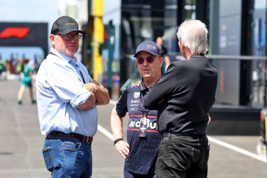 (L to R): Joe Saward (GBR) Journalist with Eric Silbermann (GBR) Red Bull Racing and David Tremayne (GBR) Journalist.
31.07.2025. Formula 1 World Championship, Rd 14, Hungarian Grand Prix, Budapest, Hungary, Preparation Day.
- www.xpbimages.com, EMail: requests@xpbimages.com © Copyright: Bearne / XPB Images