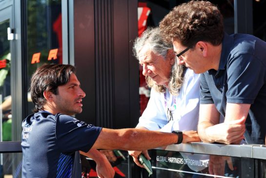 Carlos Sainz (ESP) Atlassian Williams Racing (Left) with Mattia Binotto (ITA) Sauber Motorsport Chief Operating and Chief Technical Officer (Right).
04.09.2025. Formula 1 World Championship, Rd 16, Italian Grand Prix, Monza, Italy, Preparation Day.
- www.xpbimages.com, EMail: requests@xpbimages.com &copy; Copyright: Bearne / XPB Images