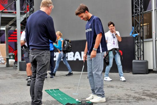 Pierre Gasly (FRA) Alpine F1 Team plays golf in the paddock with Simon Lazenby (GBR) Sky Sports F1 TV Presenter (Left).
18.09.2025. Formula 1 World Championship, Rd 17, Azerbaijan Grand Prix, Baku Street Circuit, Azerbaijan, Preparation Day.
 - www.xpbimages.com, EMail: requests@xpbimages.com &copy; Copyright: Rew / XPB Images
