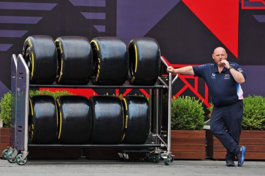 Paddock atmosphere - Alpine F1 Team mechanic with Pirelli tyres.
18.09.2025. Formula 1 World Championship, Rd 17, Azerbaijan Grand Prix, Baku Street Circuit, Azerbaijan, Preparation Day.
 - www.xpbimages.com, EMail: requests@xpbimages.com &copy; Copyright: Rew / XPB Images